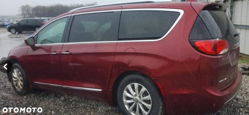 Chrysler Pacifica - 5