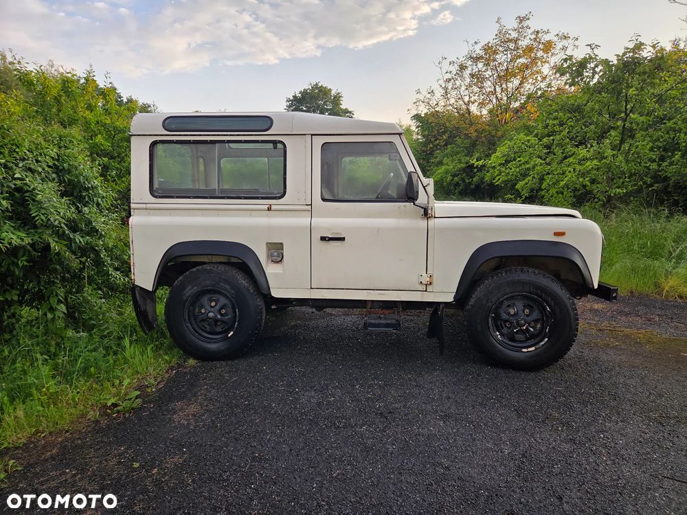 Land Rover Defender - 1
