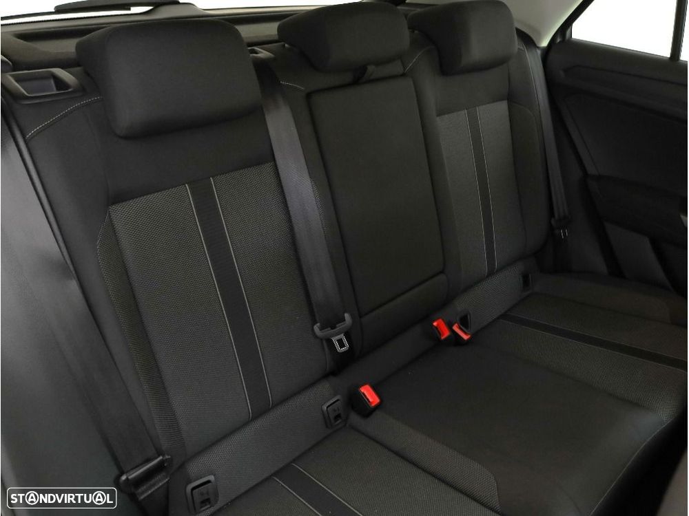Volkswagen T-Roc 1.0 TSI Urban — fotografia 13