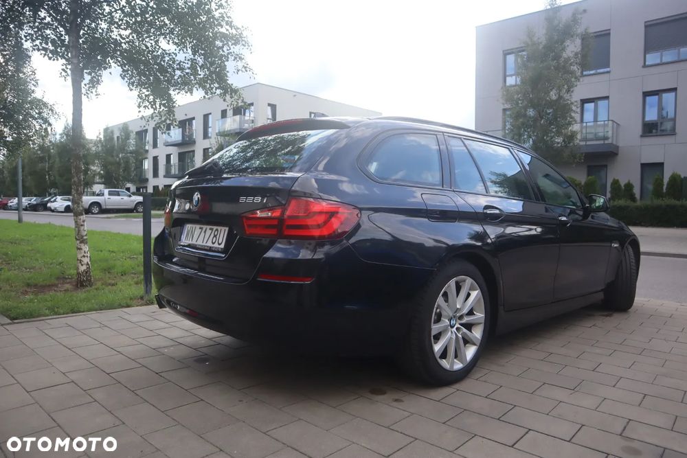 BMW Seria 5 528i xDrive Sport-Aut - 3