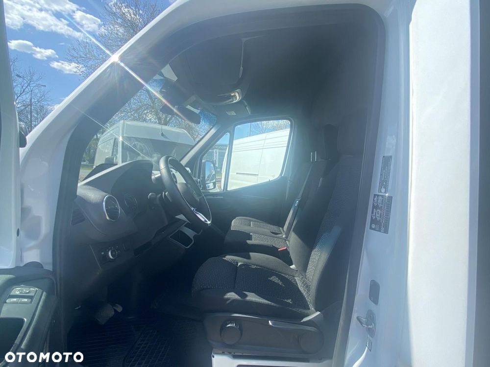 Mercedes-Benz Sprinter - 11