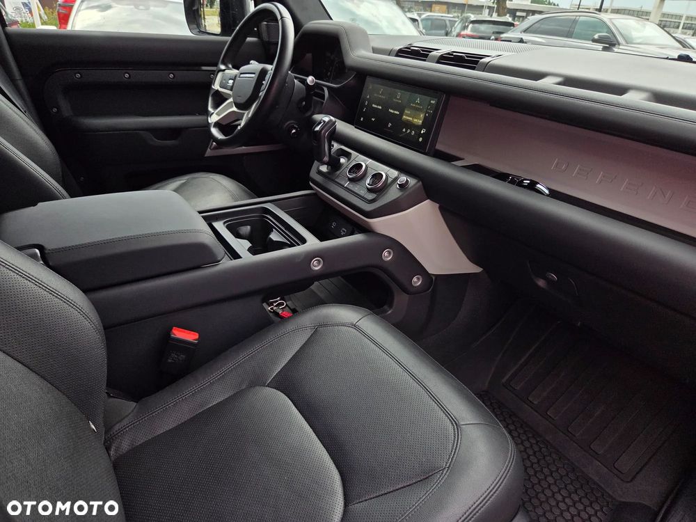 Land Rover Defender 3.0 D250 mHEV X-Dynamic HSE - 21