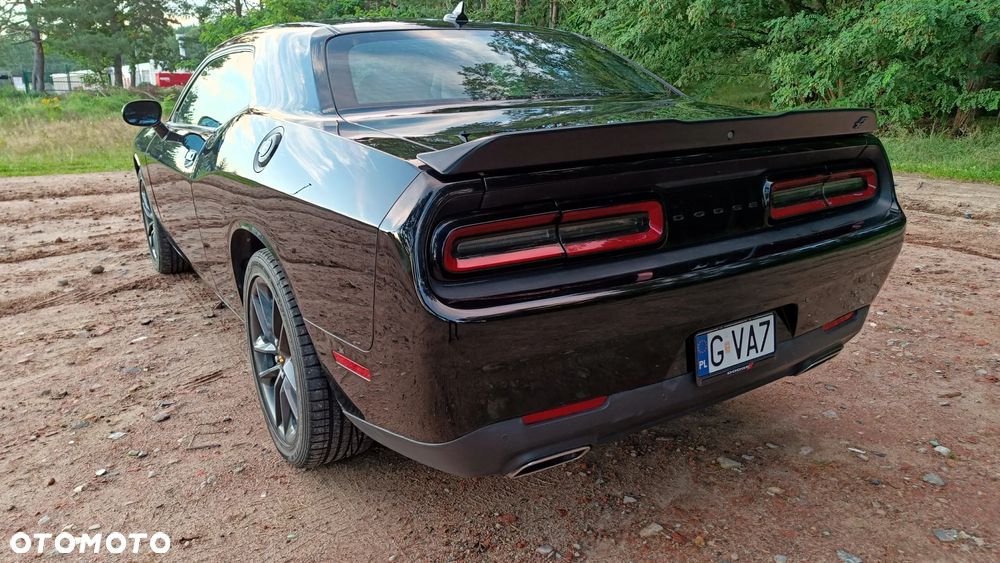 Dodge Challenger - 7