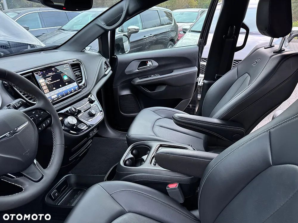 Chrysler Pacifica - 17