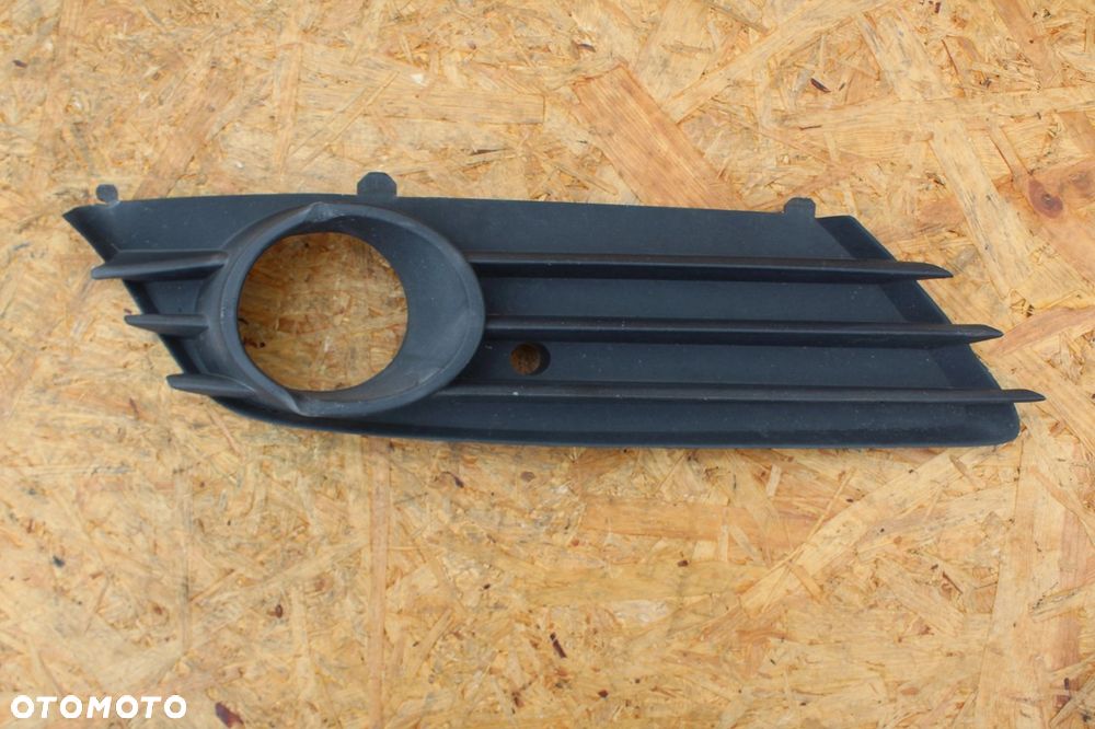 Kratka zderzaka PRAWA pod halogen Opel Astra III H 13126026 - 1