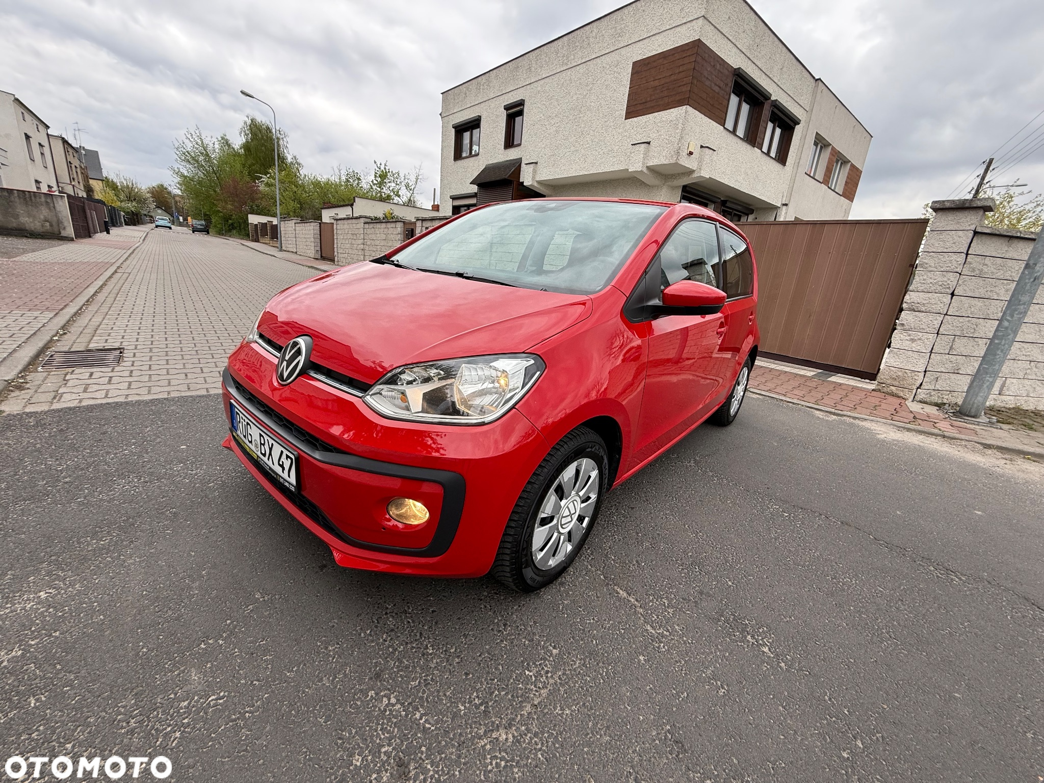 Volkswagen up! colour fortana red - 32