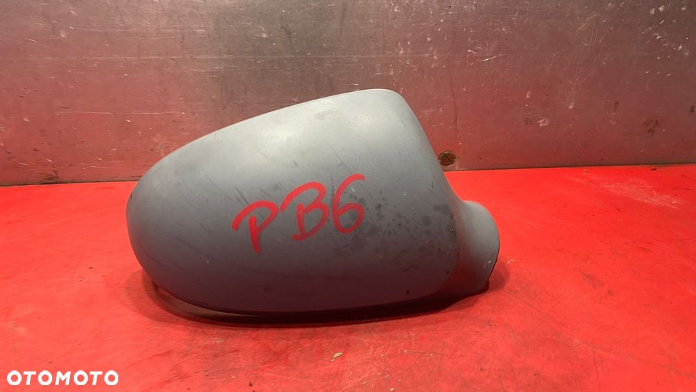 OBUDOWA LUSTERKO PASSAT B6 PRAWA - 2