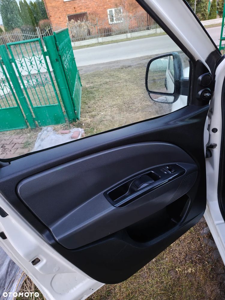 Fiat Doblo 1.4 16V Dynamic - 9