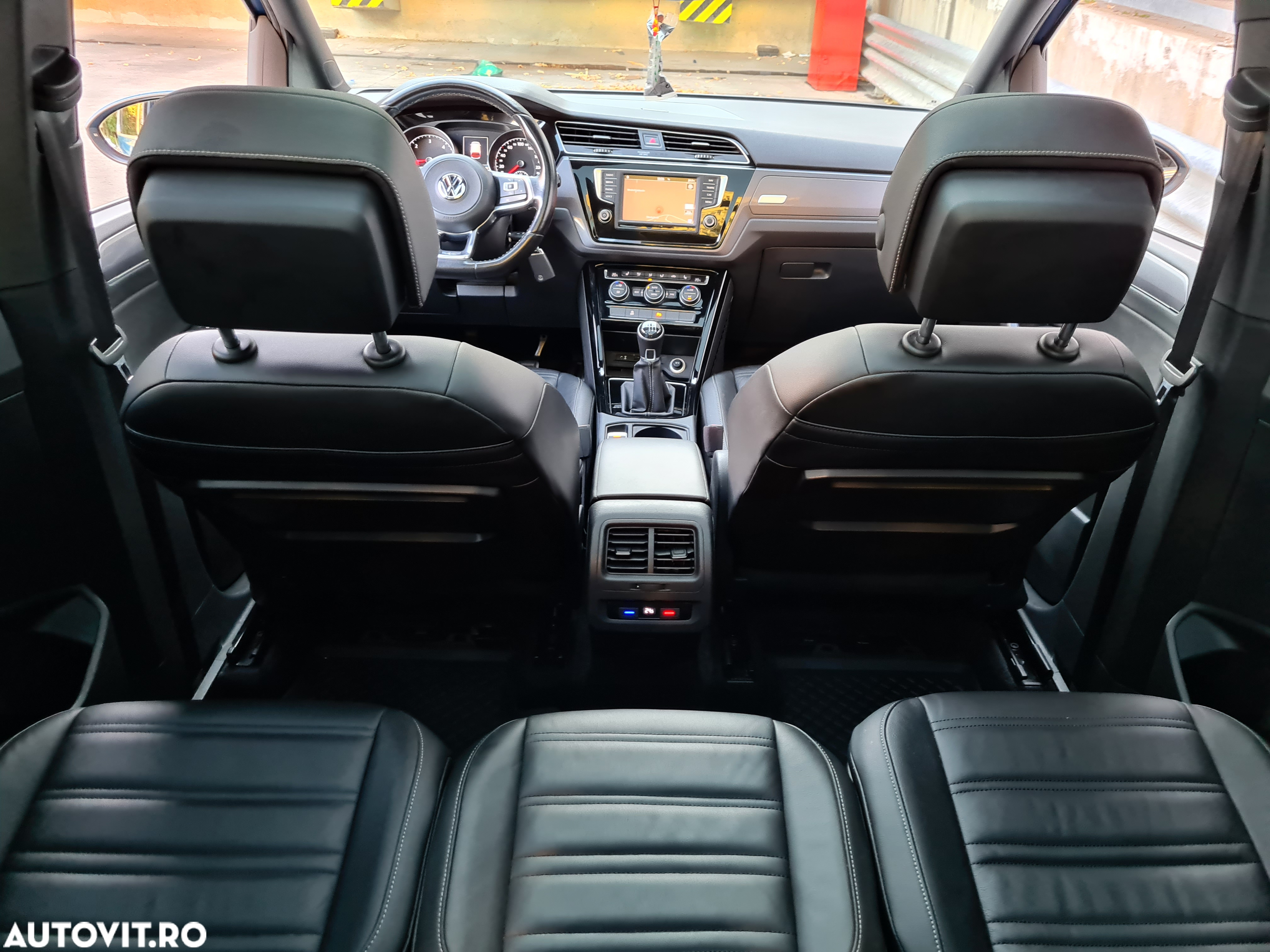 Volkswagen Touran - 8