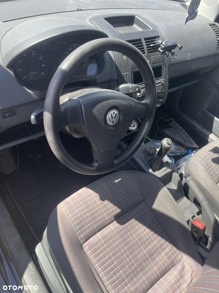 Volkswagen Polo - 2