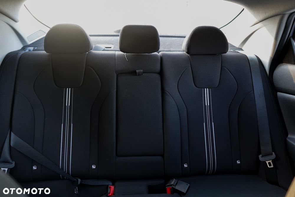 Hyundai Elantra 1.6 Smart CVT - 23