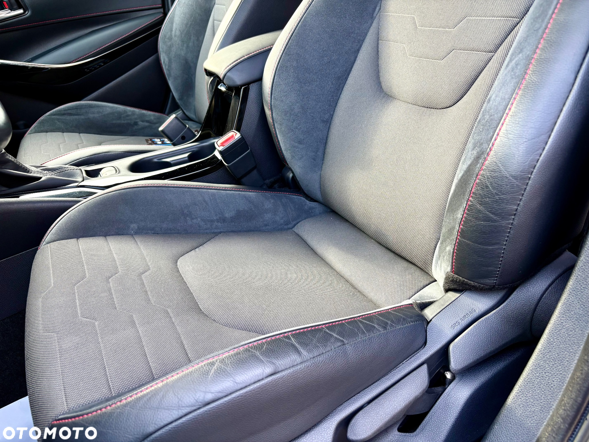 Toyota Corolla 2.0 Hybrid Executive - 12