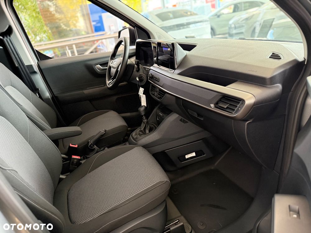 Ford Transit Courier - 12