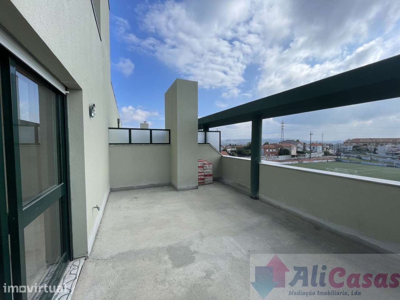 Excelente T1 C/Terraço no Último piso