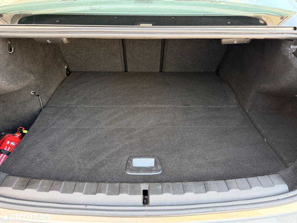 BMW Seria 3 330e Aut. Sport Line - 15