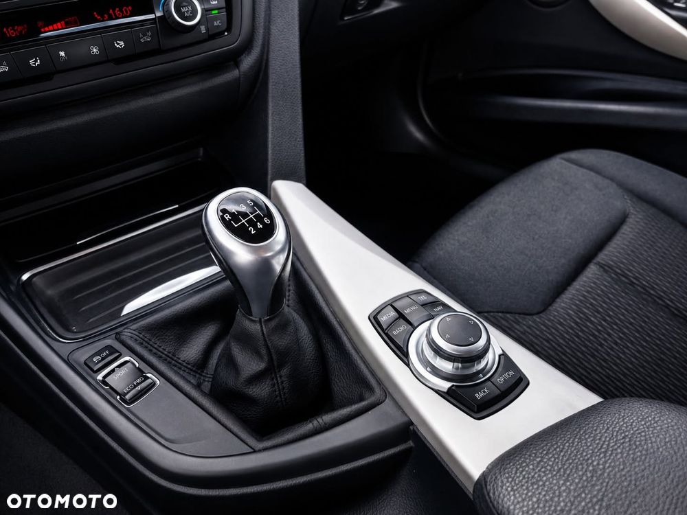 BMW Seria 3 320d Efficient Dynamics Edition - 15