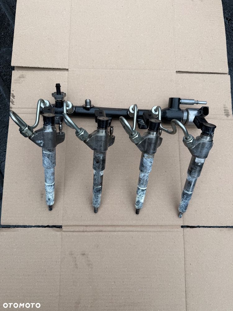 Wtryski komplet z listwą przewodami Renault Master III IV 166009567R - 2
