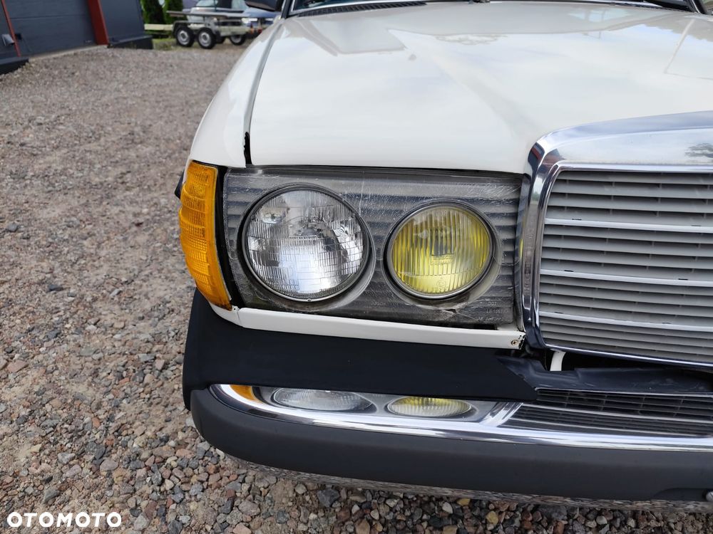 Mercedes-Benz W123 - 17