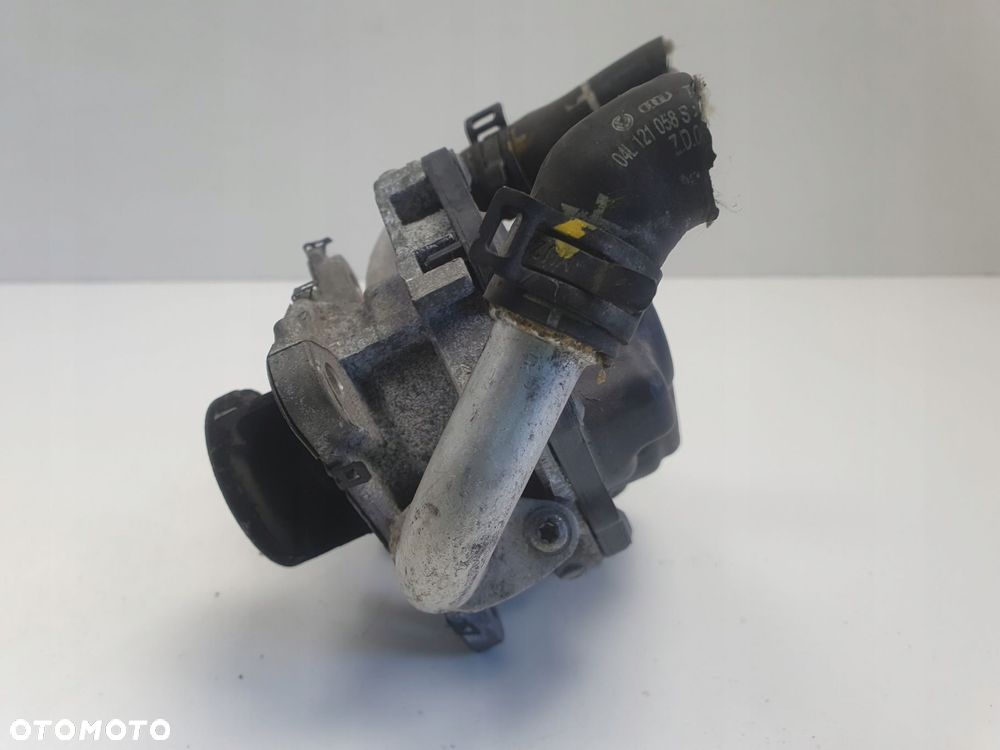 Audi A4 B8 2.0 TDI ZAWÓR EGR 04L131501S - 4