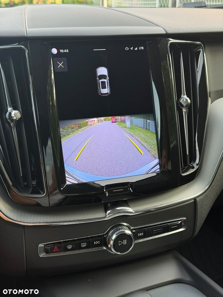 Volvo XC 60 B4 D AWD Plus Bright - 27