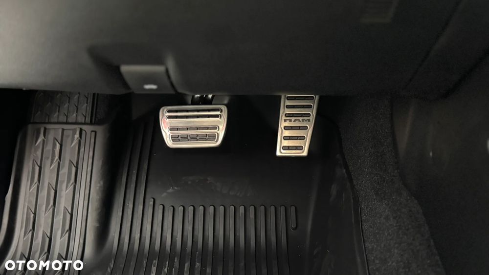 RAM 1500 - 21