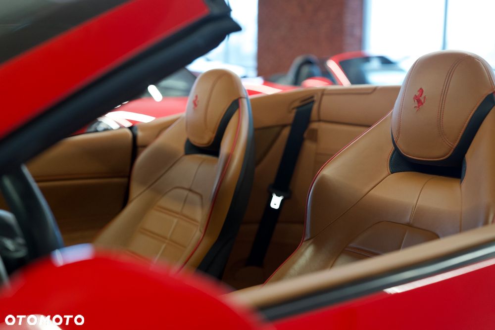 Ferrari California T - 22