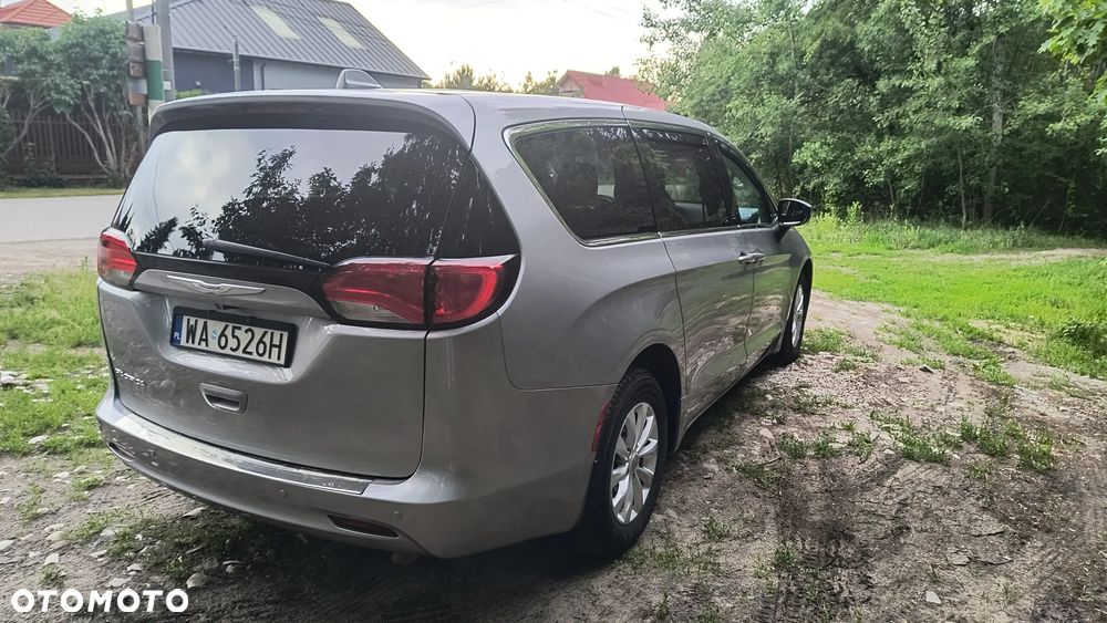 Chrysler Pacifica - 5
