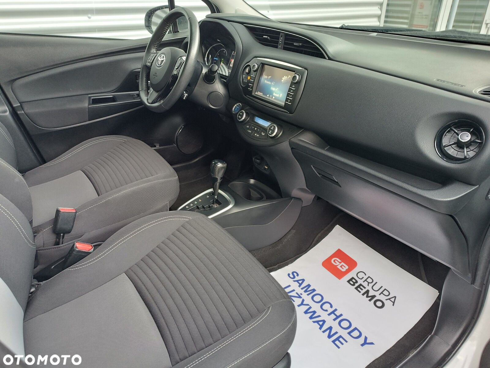 Toyota Yaris Hybrid 100 Active - 11