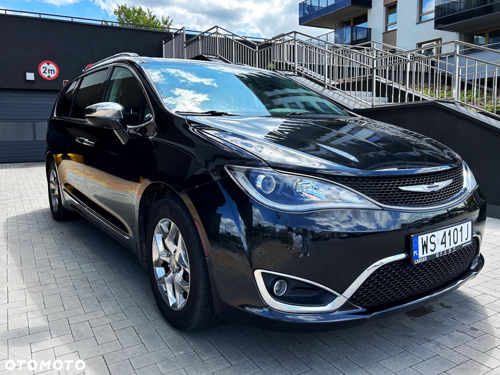 Chrysler Pacifica - 1