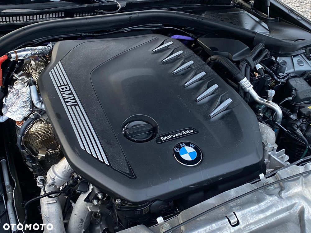 BMW Seria 3 330d xDrive mHEV M Sport - 6