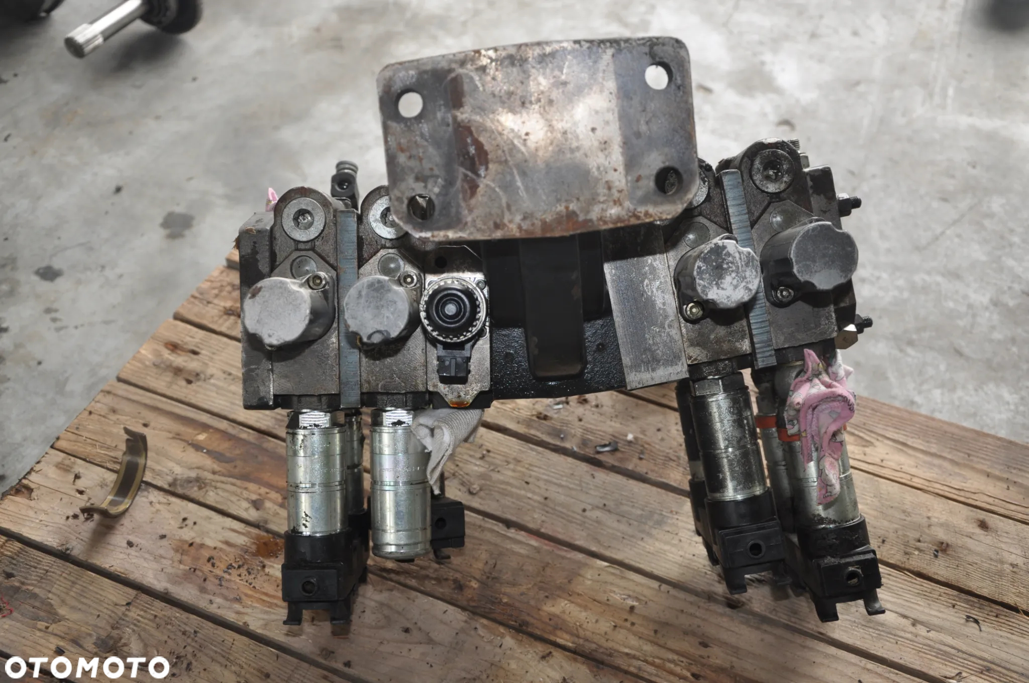 Rozdzielacz hydrauliczny Deutz Fahr M620 - 3
