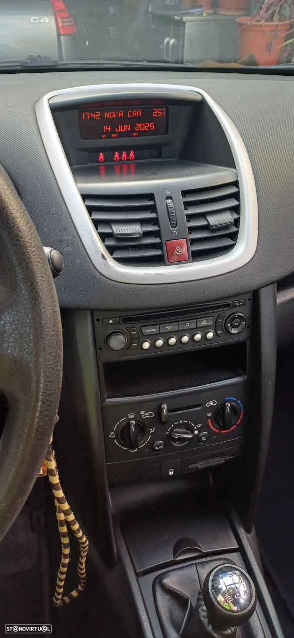 Peugeot 207 1.4 16V Trendy - 11