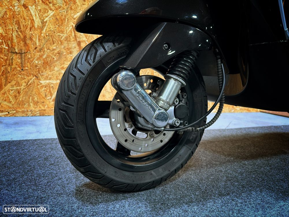 Piaggio Vespa LX - 13