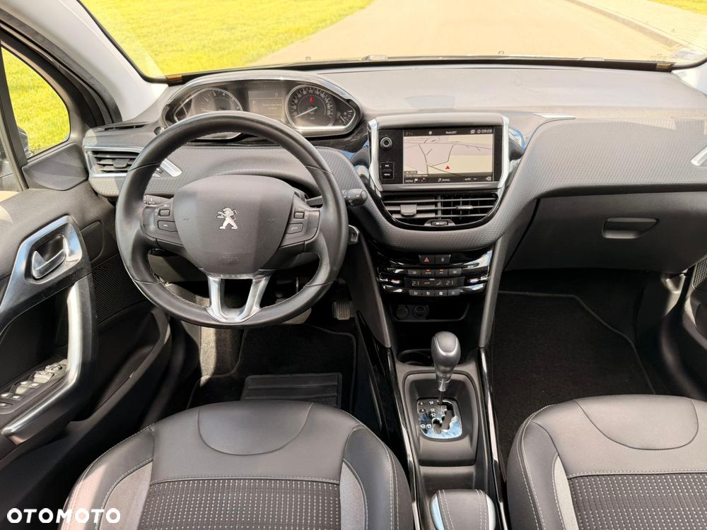 Peugeot 2008 1.2 Pure Tech Style S&S EAT6 - 17