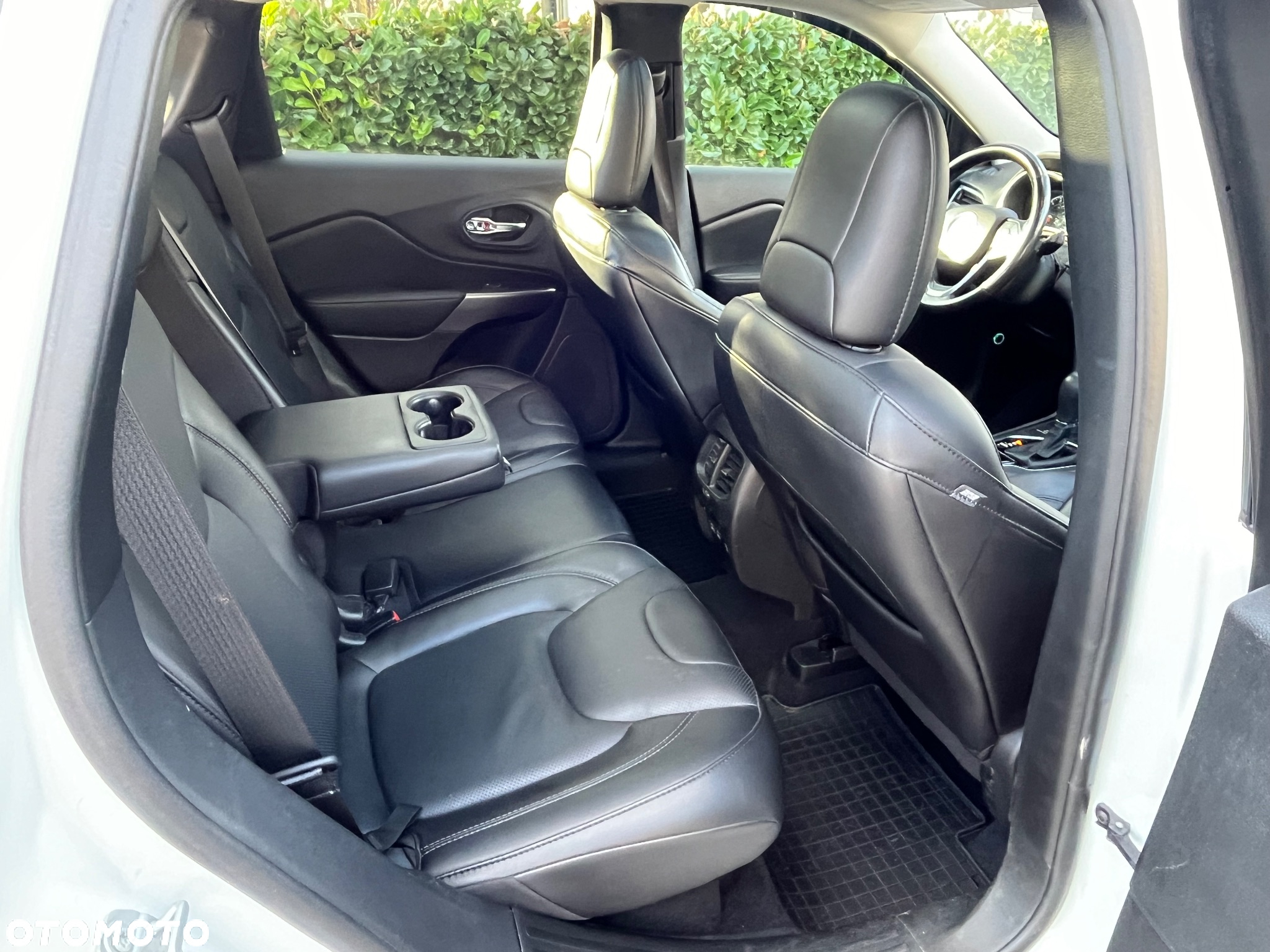 Jeep Cherokee - 20