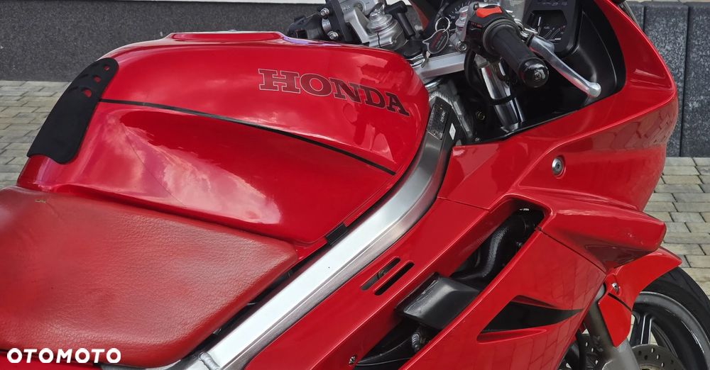 Honda VFR - 24