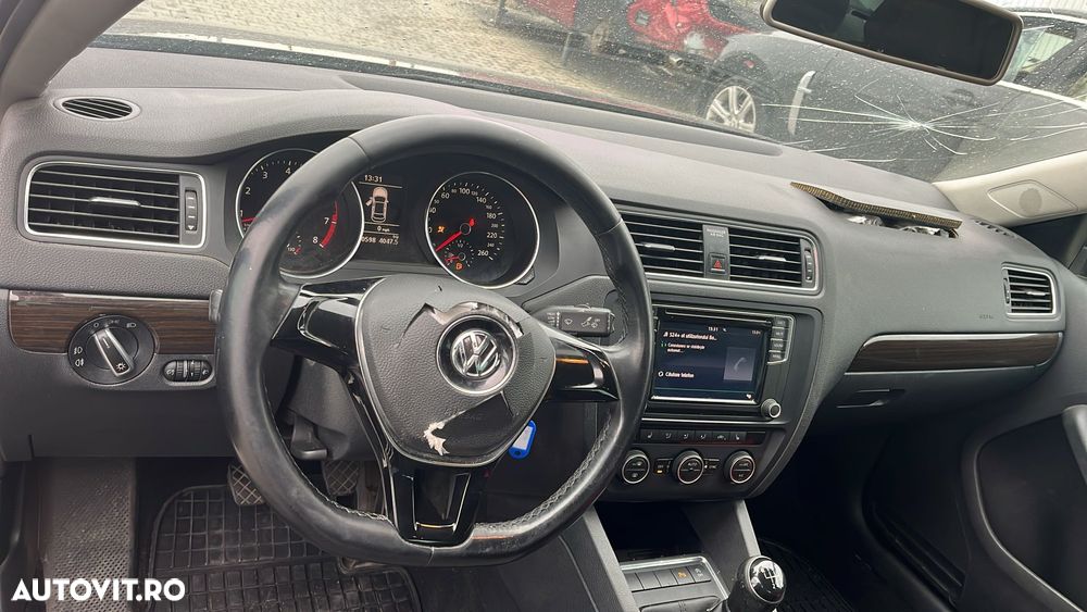 Volkswagen Jetta 1.2 TSI Trendline - 7
