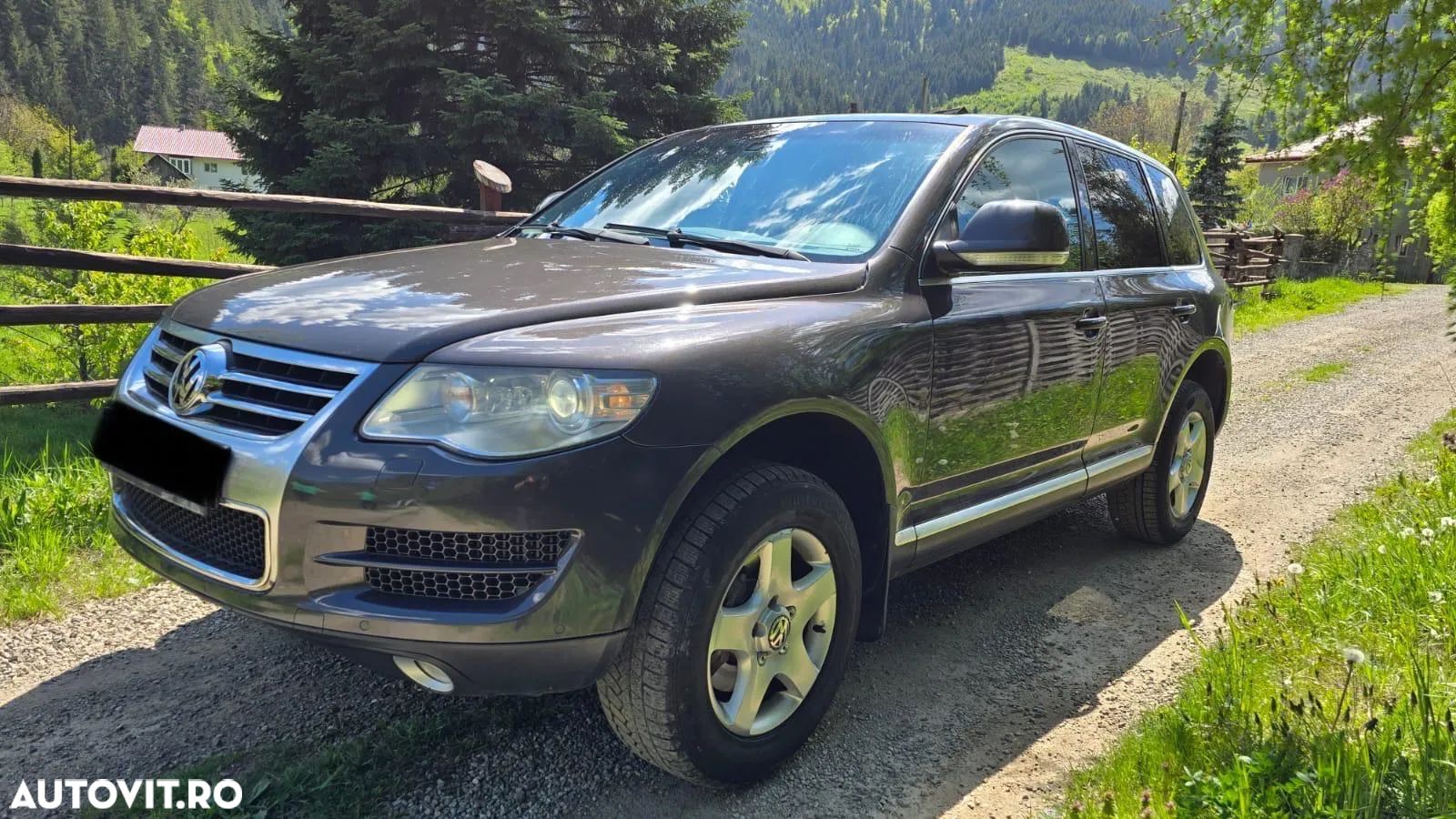 Volkswagen Touareg - 1