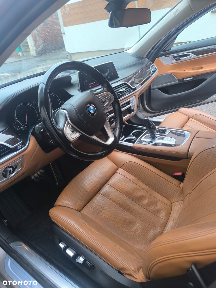 BMW Seria 7 740Li - 4
