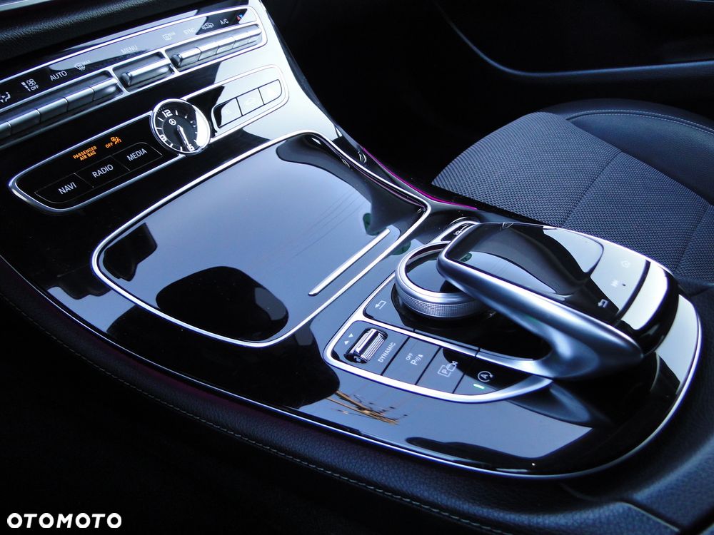 Mercedes-Benz Klasa E 220 d 9G-TRONIC - 28