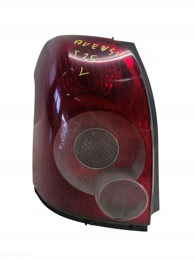 lampa lewa tył kombi toyota avensis t25 2.2 d-cat - 1