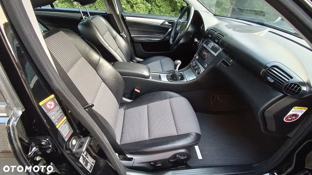 Mercedes-Benz Klasa C 180 Kompressor Avantgarde - 33