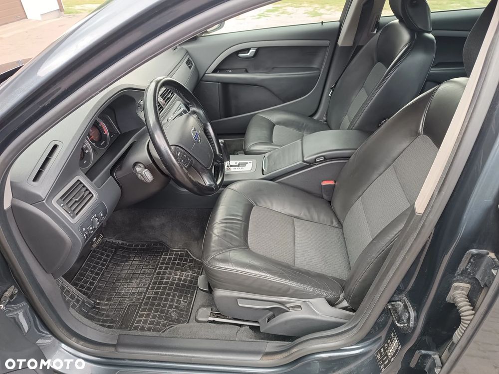 Volvo V70 2.4D Momentum - 7