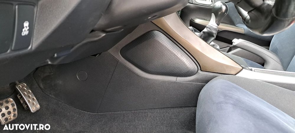 Honda Civic 1.6 i-DTEC Lifestyle Black Edition - 31