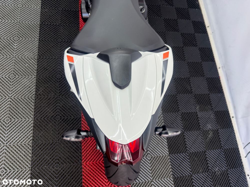 Triumph Street Triple - 22