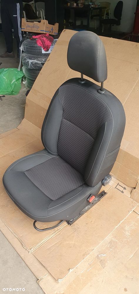 Fotel pasażera prawy przód przedni Dacia Logan II - 4