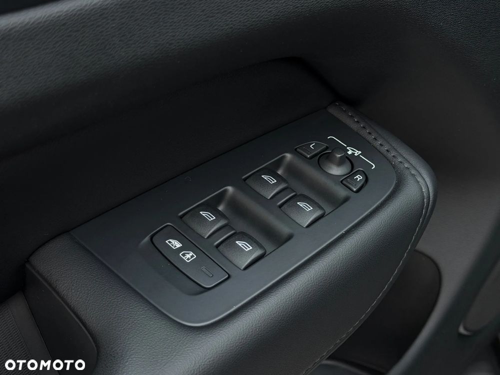 Volvo XC 60 B4 D Plus Bright - 28