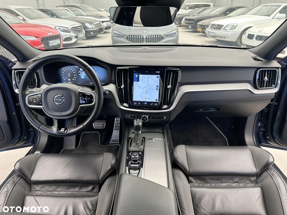 Volvo V60 D4 AWD R-Design - 6