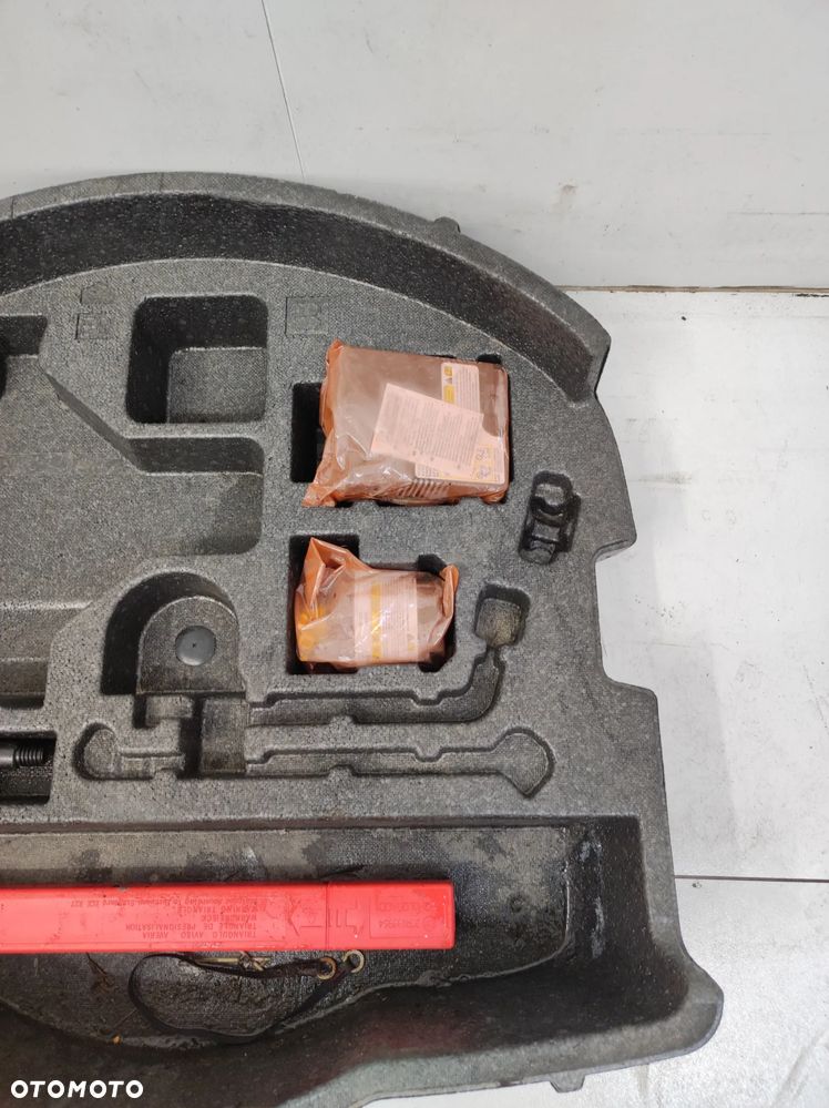 Styropian wkład koła zapasowego bagażnika Toyota RAV4 V 5 - 3