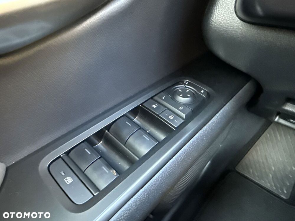Lexus UX 300h Business - 29